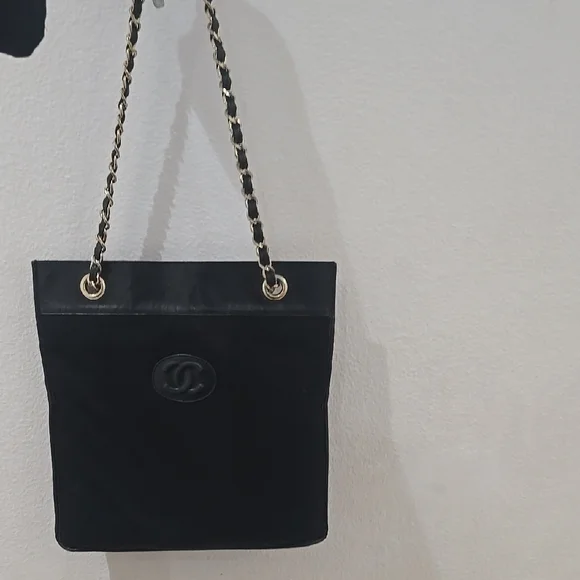 Chanel Black Leather Chain Tote Bag - Picture 11 of 14